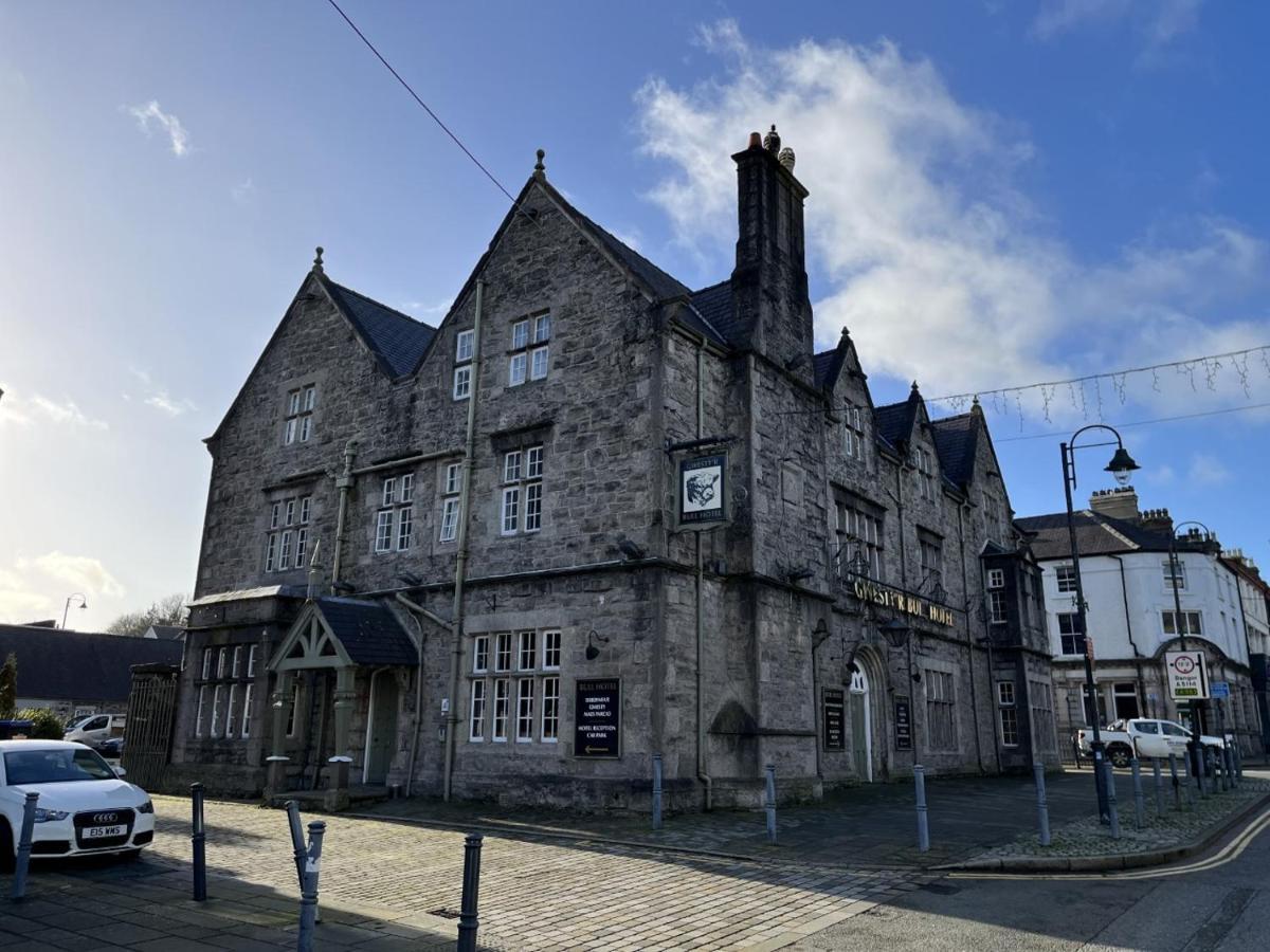 The Bull Hotel Llangefni Exterior photo