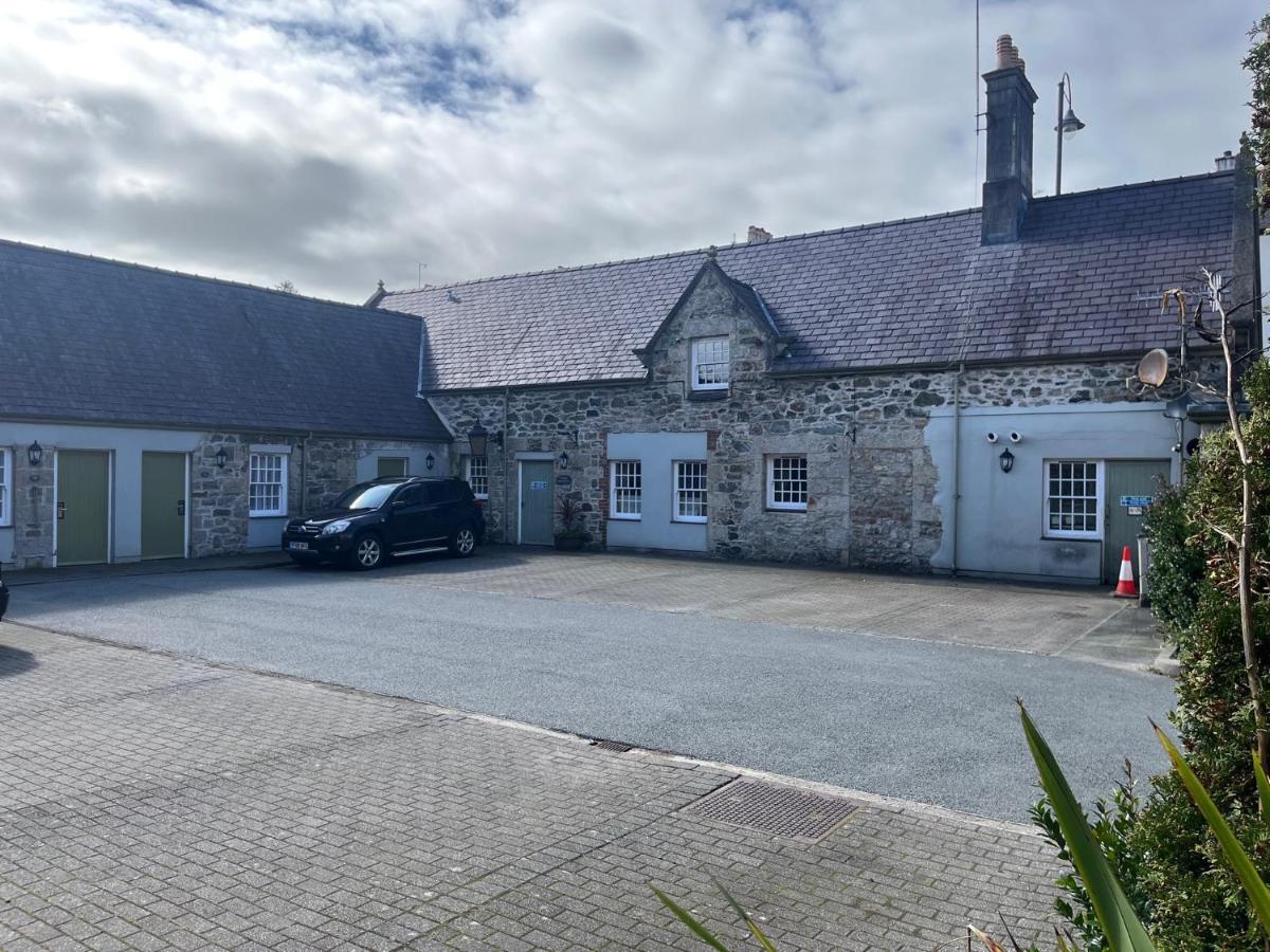 The Bull Hotel Llangefni Exterior photo