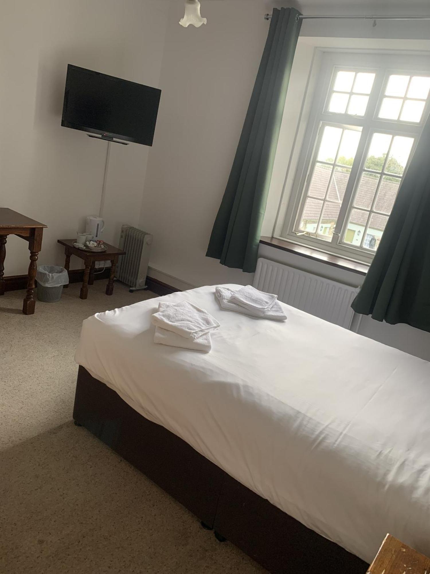 The Bull Hotel Llangefni Room photo