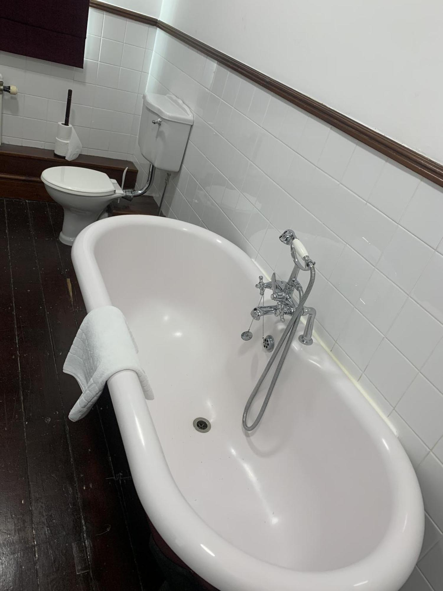 The Bull Hotel Llangefni Room photo