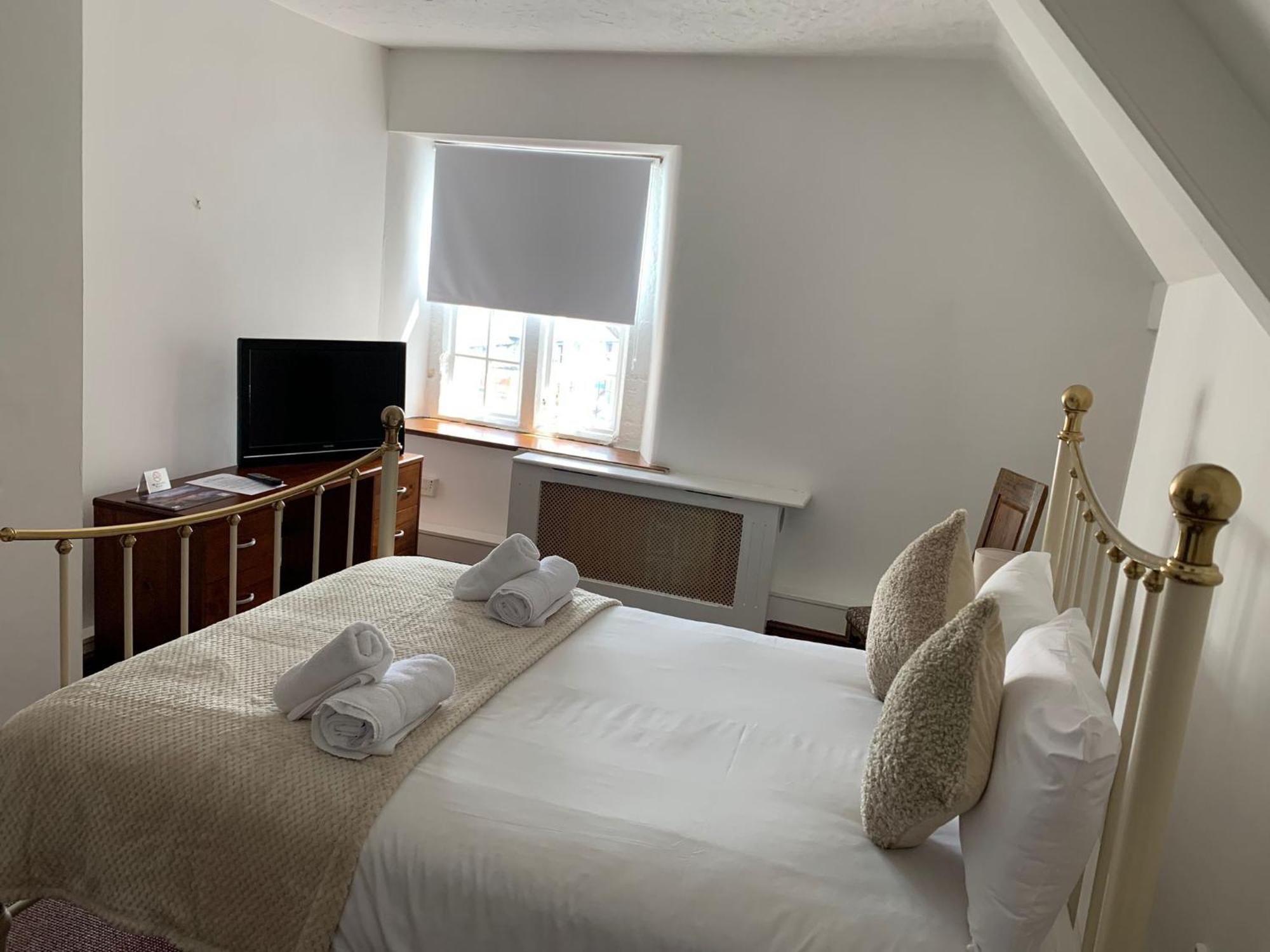 The Bull Hotel Llangefni Room photo
