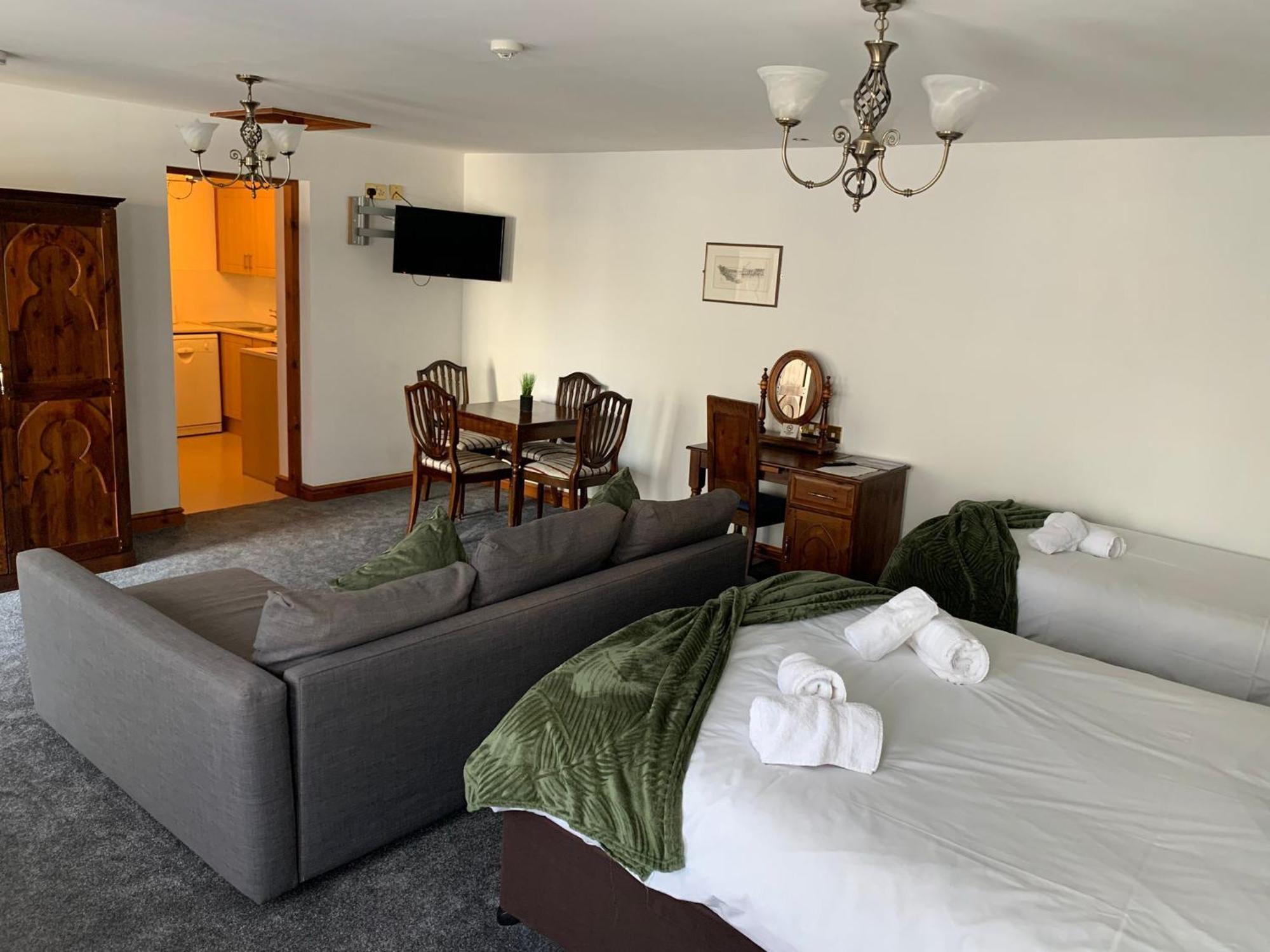 The Bull Hotel Llangefni Room photo
