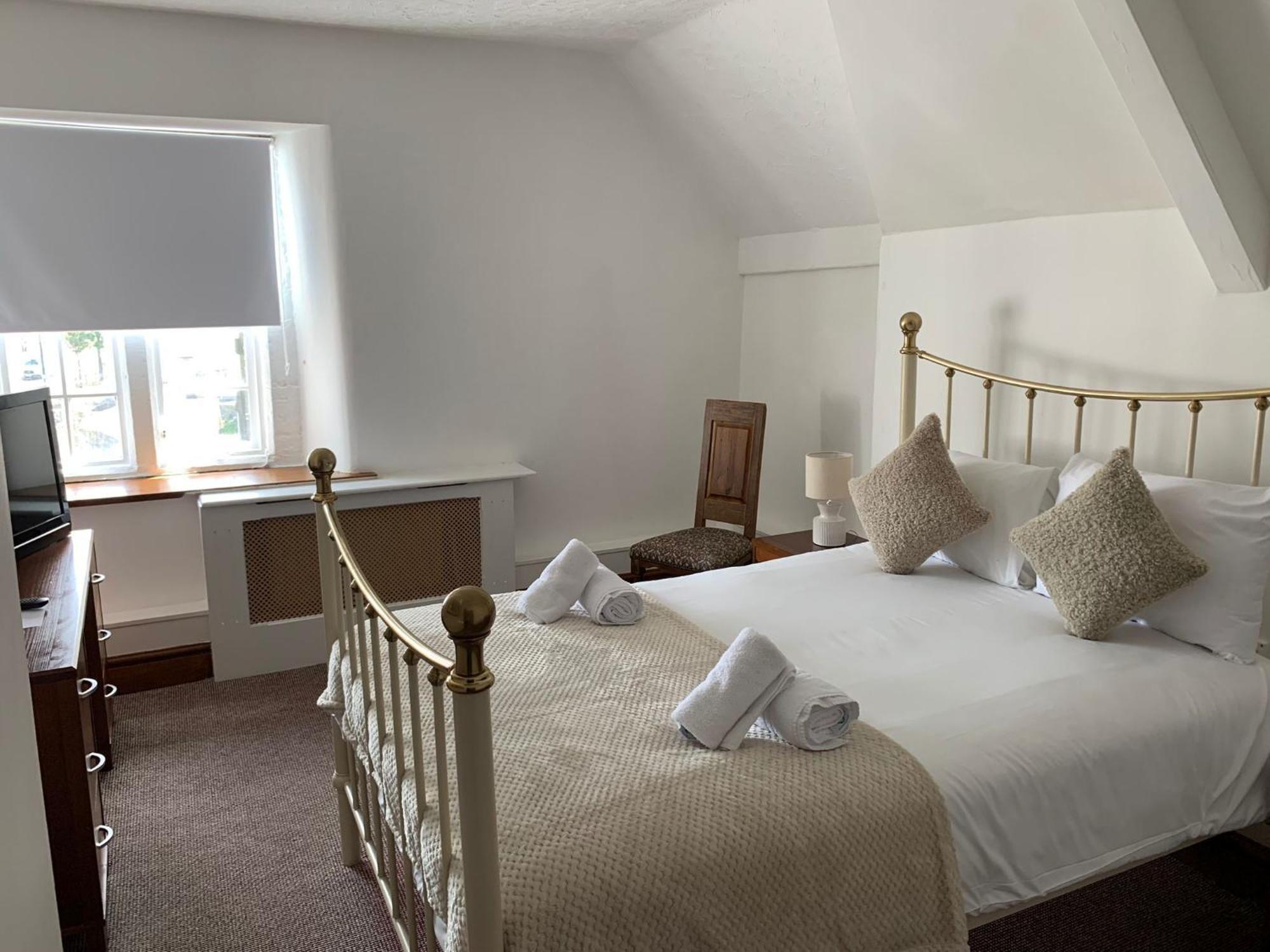 The Bull Hotel Llangefni Room photo