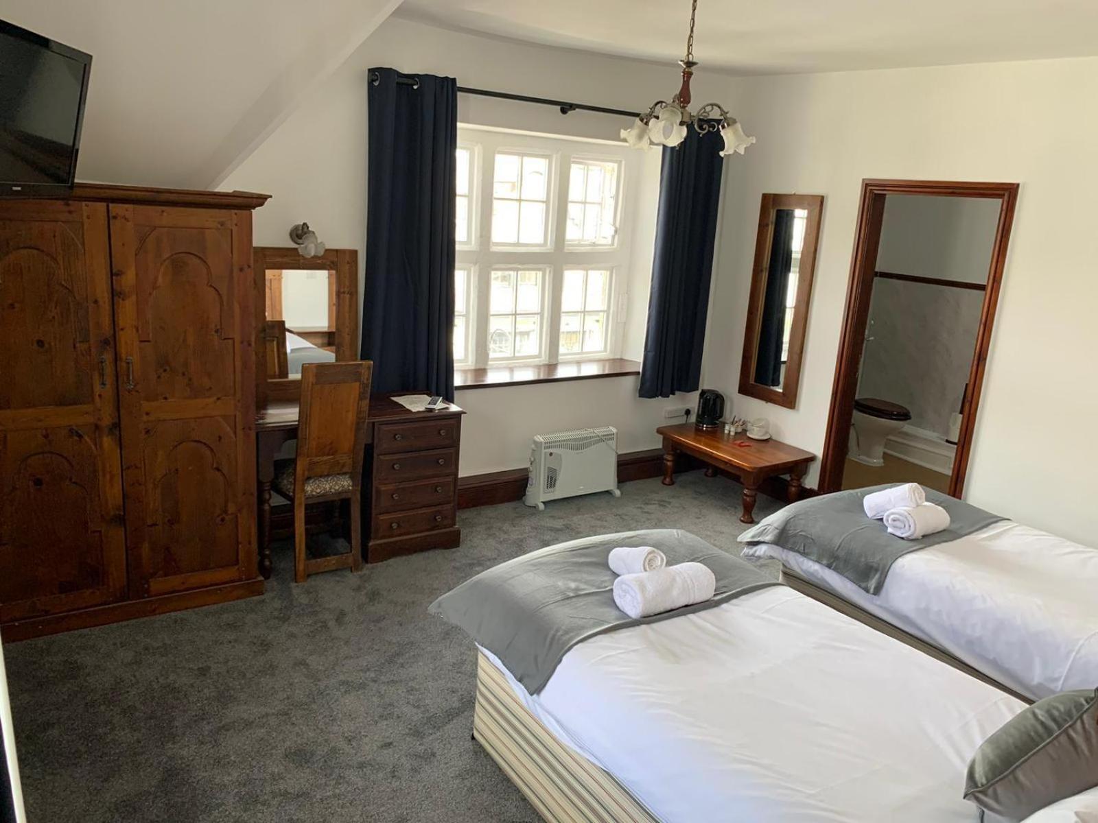 The Bull Hotel Llangefni Room photo
