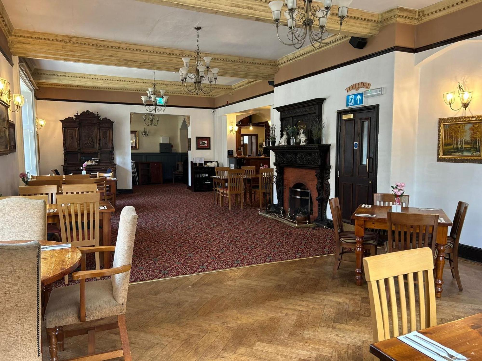 The Bull Hotel Llangefni Exterior photo