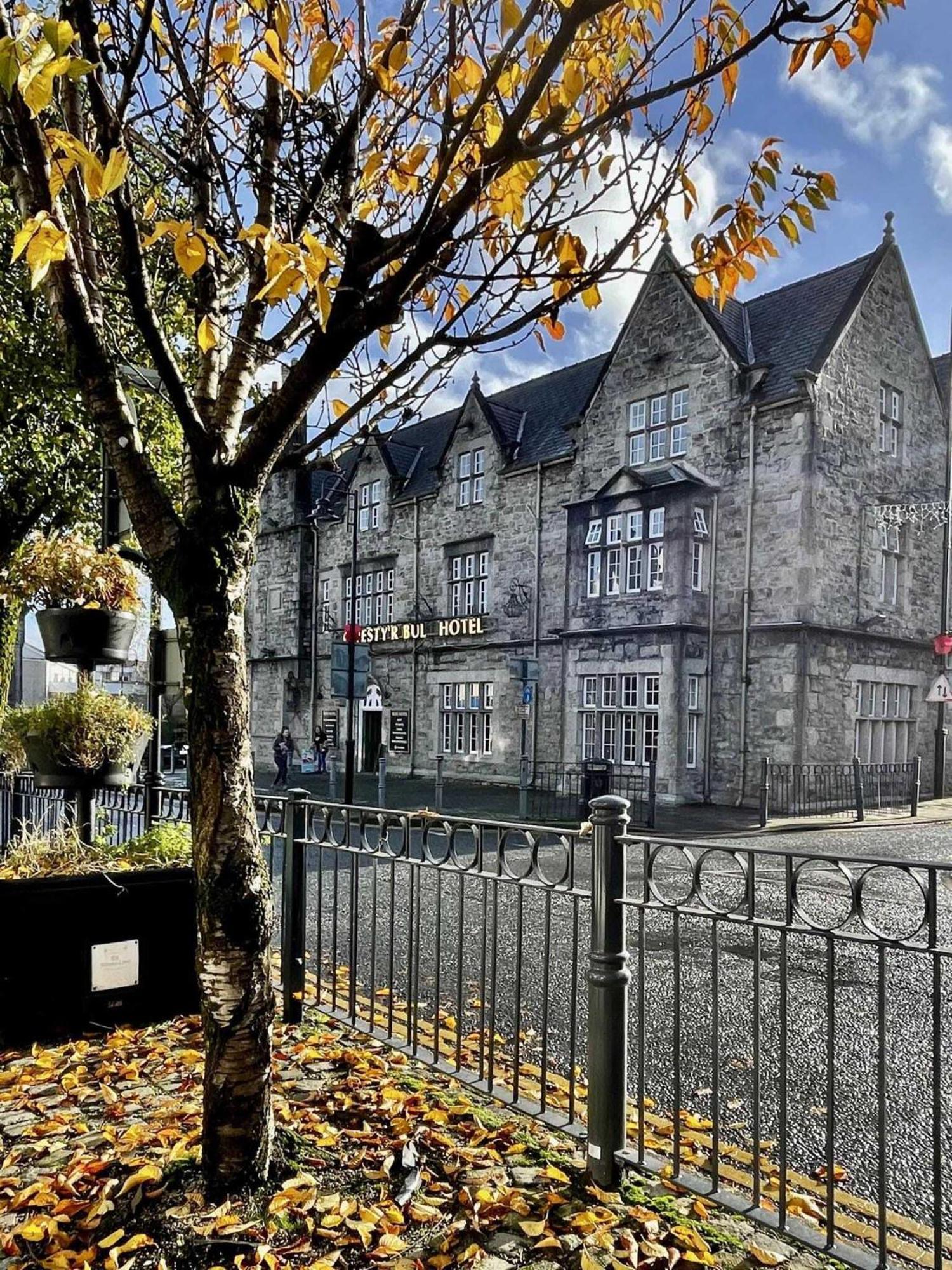 The Bull Hotel Llangefni Exterior photo