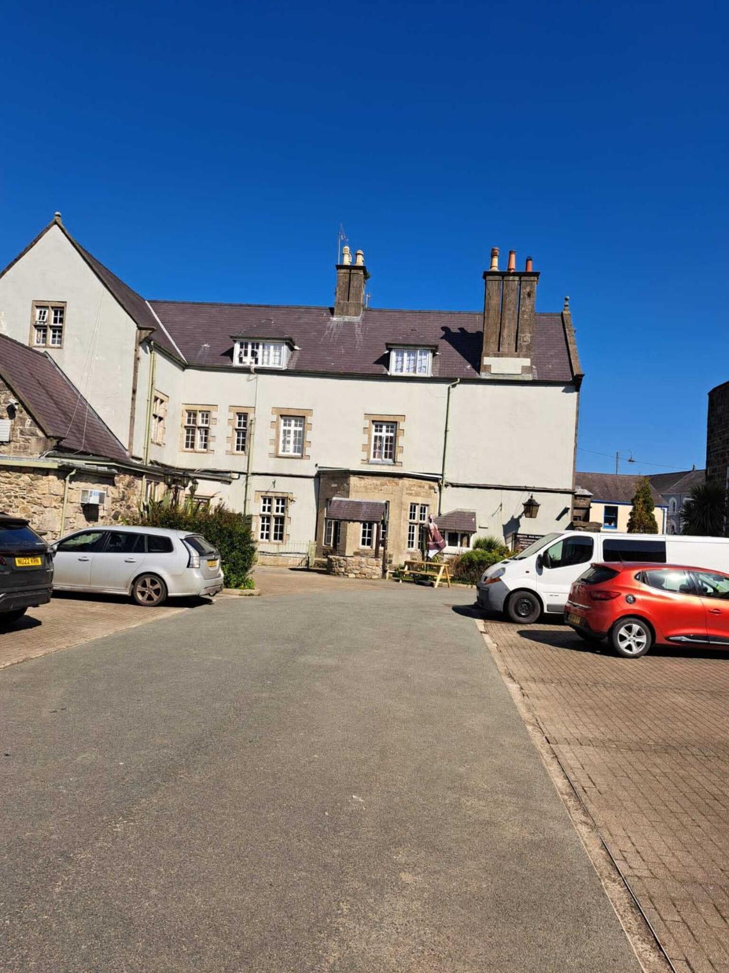 The Bull Hotel Llangefni Exterior photo