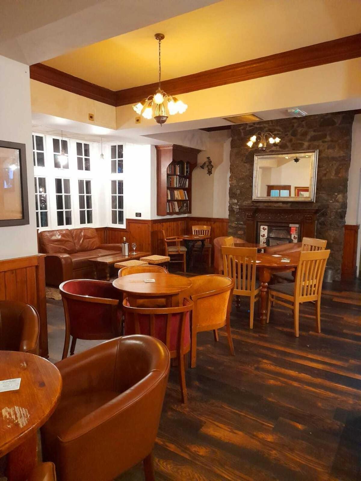 The Bull Hotel Llangefni Exterior photo