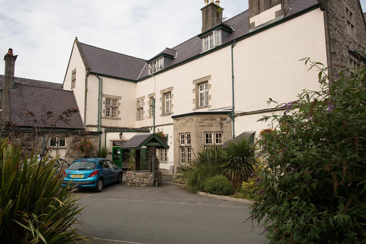 The Bull Hotel Llangefni Exterior photo